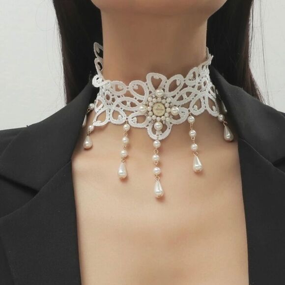 Cute Beaded Choker  - Picture 1 of 3